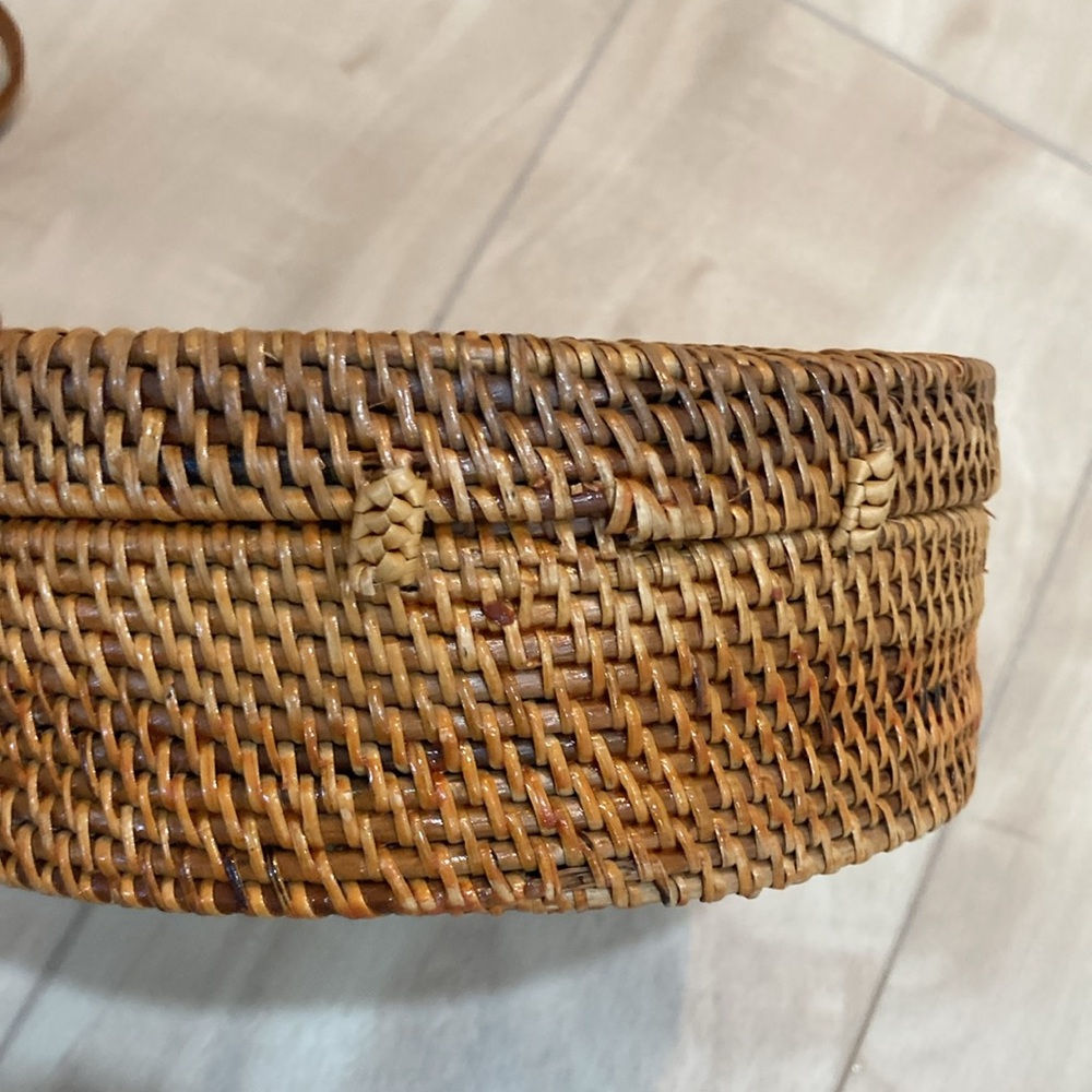 Round rattan satchel - Picture 6 of 11